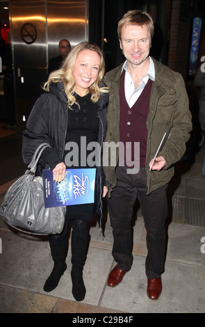 Jane Torvill et Christopher Dean arrivant pour Matthew Bourne's Swan Lake au Sadlers Wells Theatre London, England - Banque D'Images