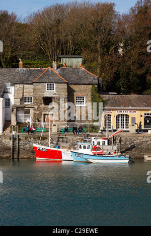 Quai et des bateaux de pêche à Padstow, Cornwall. Banque D'Images