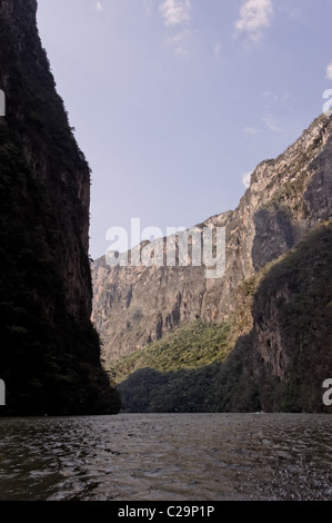 Canyon du Sumidero ( Cañón del Sumidero au Chiapas Mexique ) Banque D'Images