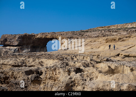 La fenêtre d'azur sur l'île maltaise de Gozo. Banque D'Images