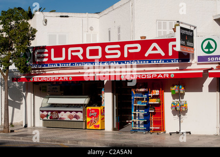 Eurospar boutique sur une rue à Puerto de Alcudia, Mallorca, Espagne. Banque D'Images