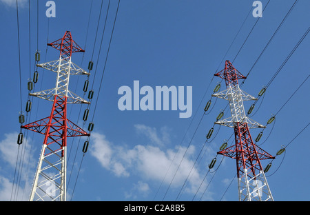 Les lignes de transport d'électricité pylône Auvergne France Banque D'Images