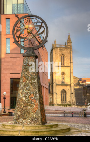 ' ' Une sculpture d'Exploration 1991 sur Redcliffe Quay dans le centre-ville de Bristol, près du bâtiment de la Standard Life Banque D'Images