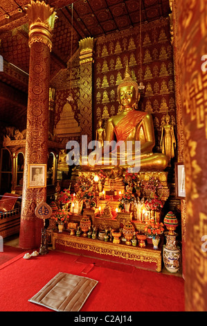 Bouddha assis - Wat Sensoukharam, Luang Prabang Banque D'Images
