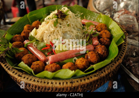 Yam Nam ( salade de porc aigre ) , restauration , bangkok , Thaïlande Banque D'Images