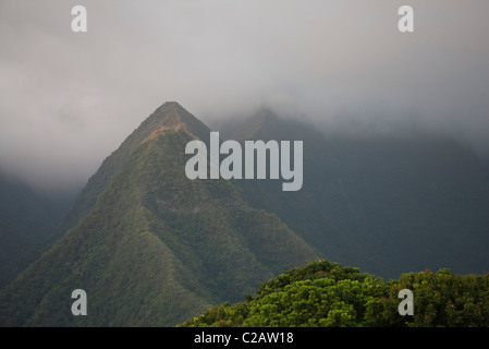 Cirque de Cilaos caldera, l'île de la Réunion (département français d'outre-mer situé dans l'Océan Indien) Banque D'Images