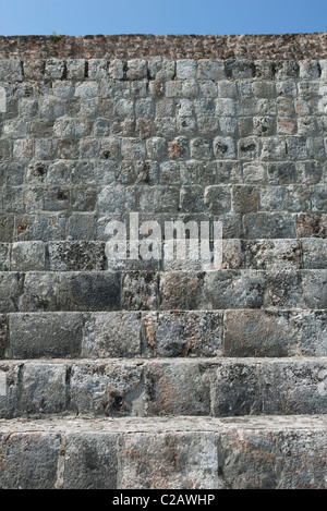 L'état du Yucatan, Mexique, Uxmal, l'arrière de la Pyramide du Magicien, ruines Maya Banque D'Images