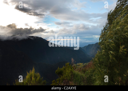 Montagnes volcaniques, l'île de la Réunion (département français d'outre-mer situé dans l'Océan Indien) Banque D'Images