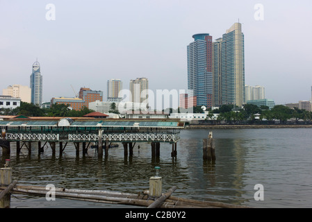 Philippines, Manille, Luzon, jetée sur la baie Banque D'Images