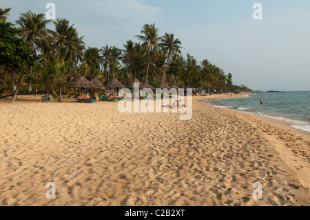 Belle et longue plage sur l'île de Phu Quoc au Vietnam Banque D'Images