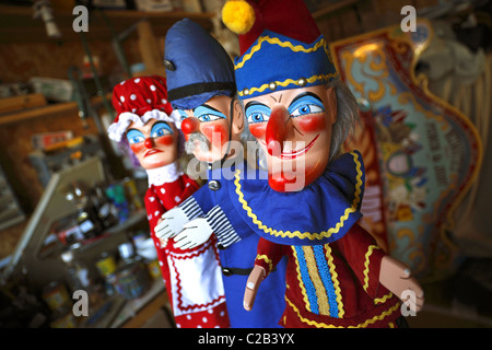 Punch et Judy marionnettes faite par le professeur Mark Poulton. Banque D'Images