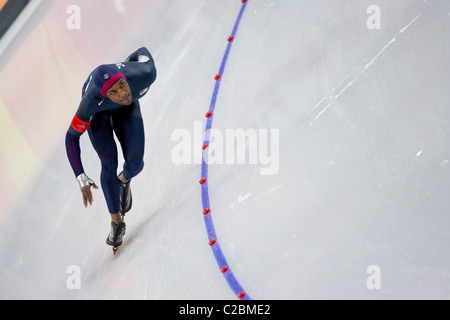 Shani Davis (USA), médaillé d'argent, la concurrence dans l'1500 mètres aux Jeux Olympiques d'hiver 2006, Turin, Italie Banque D'Images