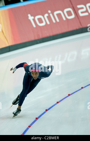 Shani Davis (USA), médaillé d'argent, la concurrence dans l'1500 mètres aux Jeux Olympiques d'hiver 2006, Turin, Italie Banque D'Images