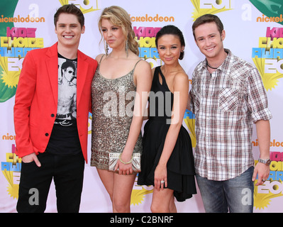 La troupe du 24e congrès annuel de Nickelodeon Kids CHOICE AWARDS LE CENTRE-VILLE DE LOS ANGELES CALIFORNIA USA 02 avril 2011 Banque D'Images