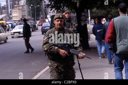 Le terme guerre du Kosovo ou de conflit au Kosovo est utilisé pour décrire les deux, séquentiel et parallèle à certains moments, les conflits armés au Kosovo. Banque D'Images