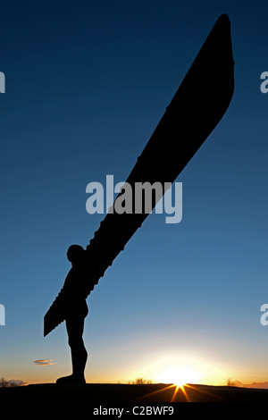 Lumière du soir à Anthony Gormley's Ange du Nord à Gateshead, Tyne et Wear Banque D'Images