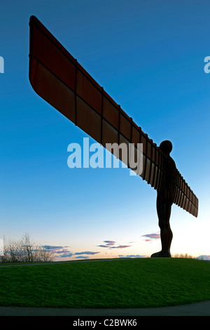 Lumière du soir à Anthony Gormley's Ange du Nord à Gateshead, Tyne et Wear Banque D'Images