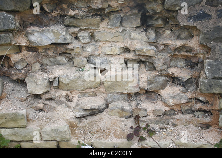 Mur de brique brisée sur canal chesterfield, WORKSOP, NOTTS, Angleterre Banque D'Images