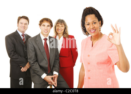 Portrait of African-american female business woman avec son équipe, en donnant l'Accord signe. Isolé sur blanc. Banque D'Images