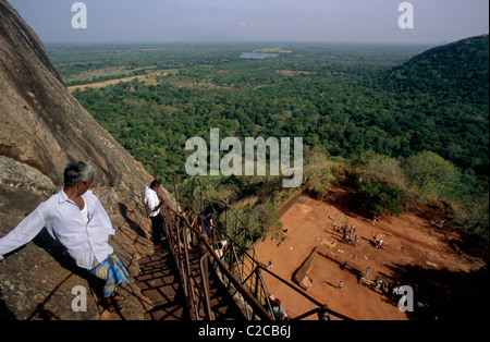 Escaliers vers la grotte Cobra Hood, forteresse de Sigiriya Rock, Dambulla, quartier de Matale, Sri Lanka Banque D'Images