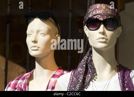 Close up de mannequins dans une vitrine Banque D'Images