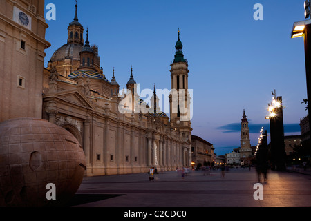 'El Pilar de Saragosse en carrés.Espagne. Banque D'Images