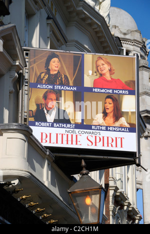 La promotion de la jouer 'Billboard Blithe Spirit', Londres, Angleterre Banque D'Images