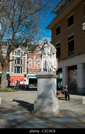 Statue de Sir Hans Sloane dans Duke of York Square, Londres, Angleterre, Royaume-Uni Banque D'Images