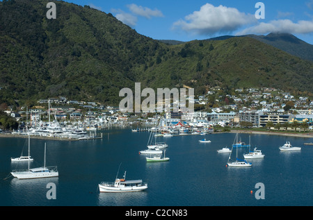 Waikawa Bay yachts amarrés dans le Bassin Reine-Charlotte Picton Marlborough Nouvelle-zélande Banque D'Images