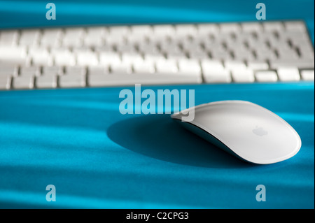 Multi-touch Apple Magic Mouse et clavier sans fil Banque D'Images