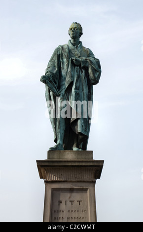 La statue de William Pitt le Jeune (1759-1806) , se trouve à la sortie de George Street et Frederick Street à Édimbourg, Écosse, Royaume-Uni. Banque D'Images