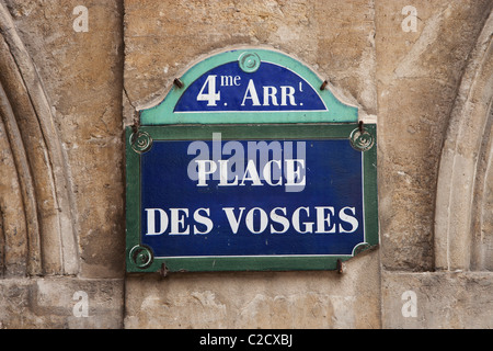 Plaque de rue Place des Vosges, 4ème arrdondissement, Paris. Banque D'Images