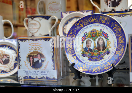 William Kate Middleton Mariage Royal souvenirs patriotiques plaques tasses Prince princesse de conte de fées romantique tat économique Banque D'Images