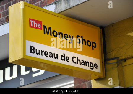 L'argent Boutique Bureau de change des prêts sur des chèques encaissés l'argent facile de la dette de prêt Taux d'intérêt usurier Banque D'Images