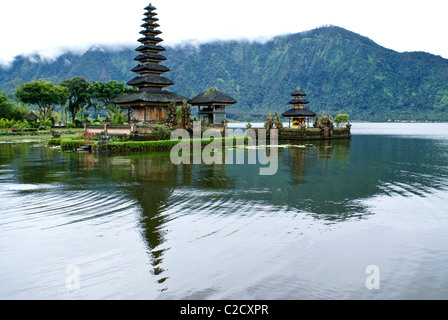 Temple Ulu Danu, le lac Bratan, Bali, Indonésie Banque D'Images