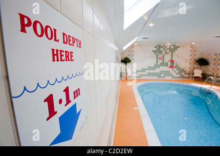 Une piscine intérieure à la direction de la protection de la propriété de Bell End Farm dans Rosedale, North York Moors. Banque D'Images