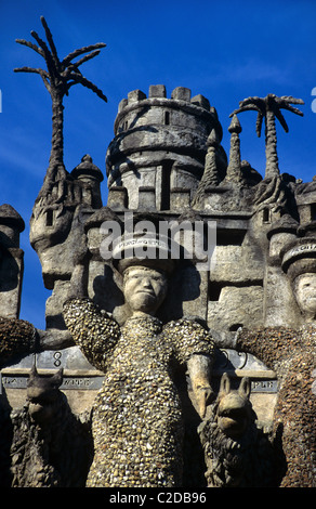 Vercingétorix et béton Château au Palais Palais Idéal ou Idéal du Facteur Ferdinand Cheval, Hauterives, France Banque D'Images