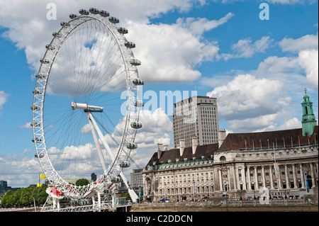 Roue London Eye et la Tamise du millénaire Banque D'Images