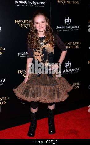 Madeline Carroll Première mondiale de Resident Evil : Extinction au Planet Hollywood Hotel & Casino - Las Vegas, États-Unis d'arrivée - Banque D'Images