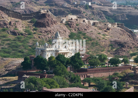 Un temple près de Samode Palace, un palais vieux de 600 ans à 40 km au nord de Jaipur, maintenant un hôtel de patrimoine au Rajasthan, Inde Banque D'Images