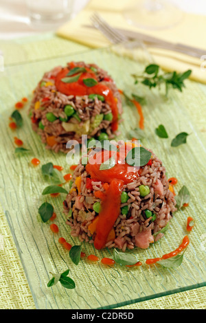 Riz à trois avec des légumes. Recette disponible. Banque D'Images