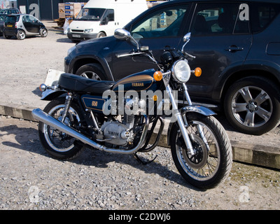 希少本！　YAMAHA XS650 FILE Amazon.fr - Yamaha XS-650 Performance Portfolio 1969-1985: Road