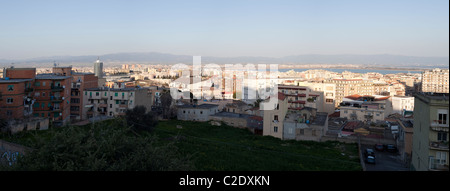 Donnant sur la ville de Cagliari du Castello (château). Cagliari, la capitale de la Sardaigne. Banque D'Images
