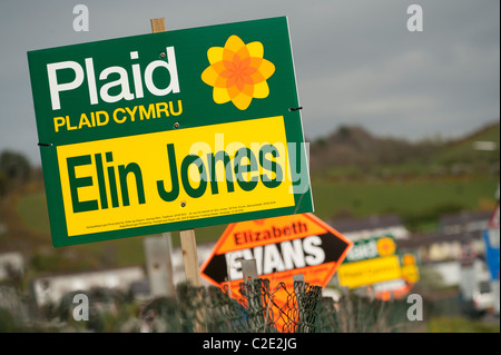 Plaid Cymru Wales 2011 Assemblée générale Gouvernement campagne électorale des bannières dans Elin Jones' circonscription Ceredigion, UK Banque D'Images