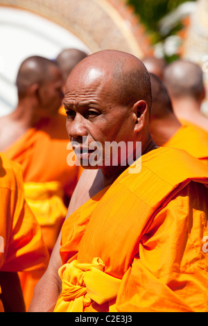 Thai man être moine 'Khon Sook', c'est un rite de passage pour tous les Thai man, Wat Chedi Sao, Lampang, Thaïlande Banque D'Images