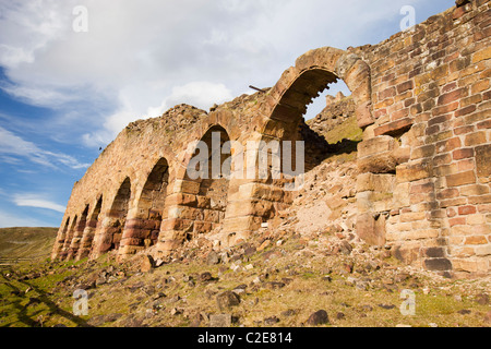 Pierre du sud, fours fours anciens utilisés pour l'extraction de l'ironstone calcine à Rosedale dans le North York Moors, UK. Banque D'Images