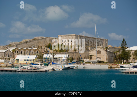 Bateaux amarrés au port de plaisance de l'arsenal de la Marine royale, Sandys Parish, l'Irlande, l'île des Bermudes. Banque D'Images