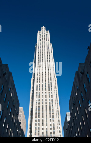 30 Rock, Rockefeller Center, blue sky background gratte-ciel de Manhattan, New York City, USA Banque D'Images