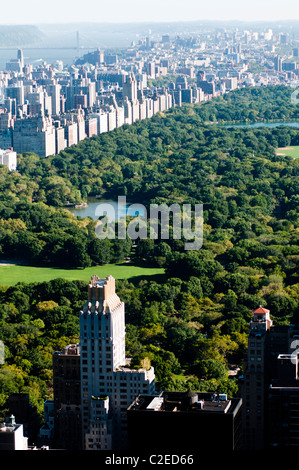 Vue aérienne de Central Park Upper West Side bâtiments vus du Rockefeller Center Bureau d'observation, Manhattan, New York City Banque D'Images