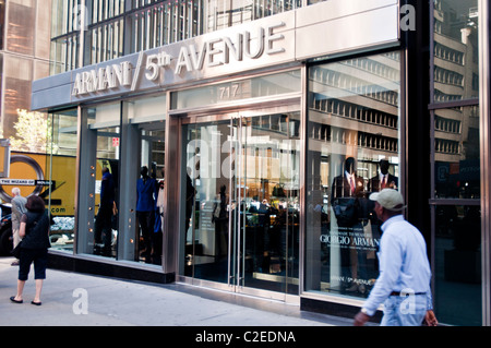 Giorgio Armani designer boutique de mode de luxe à la Cinquième Avenue, Manhattan, New York City, USA, magasin, mode, marque, chic Banque D'Images